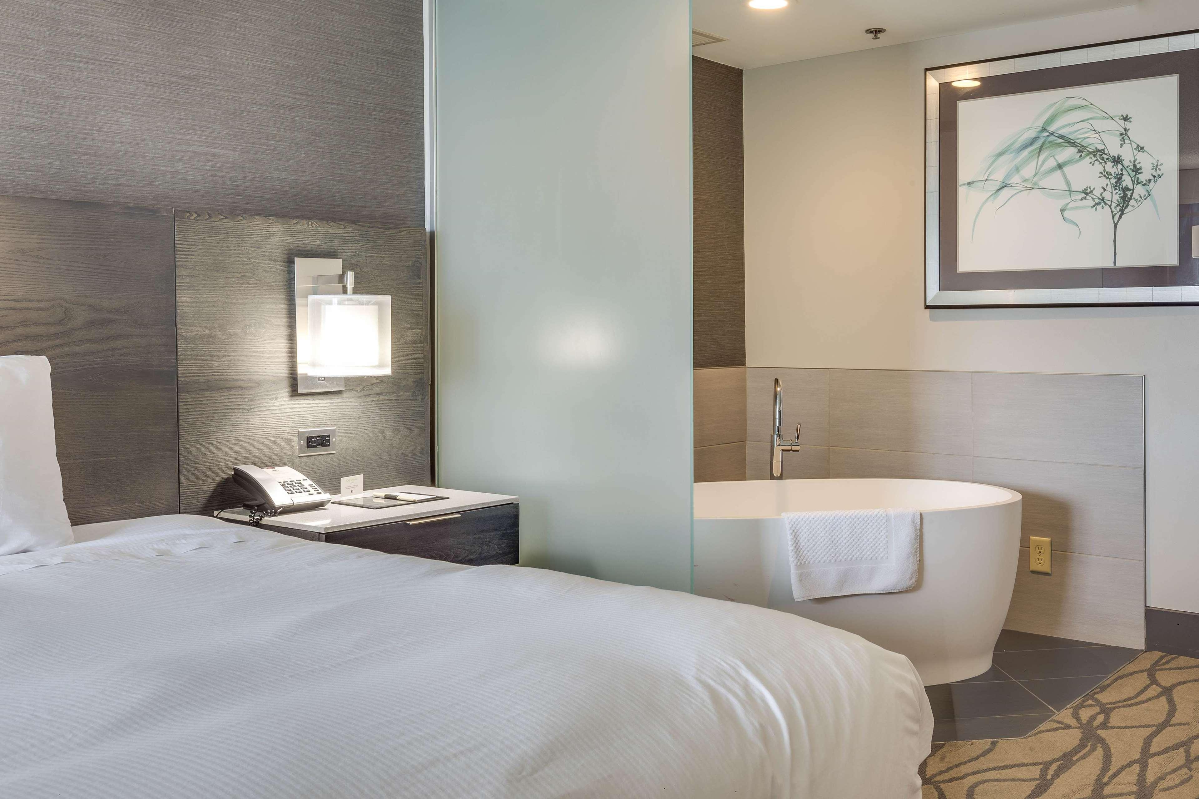 Hotel Doubletree By Hilton Racine Harbourwalk Exterior foto
