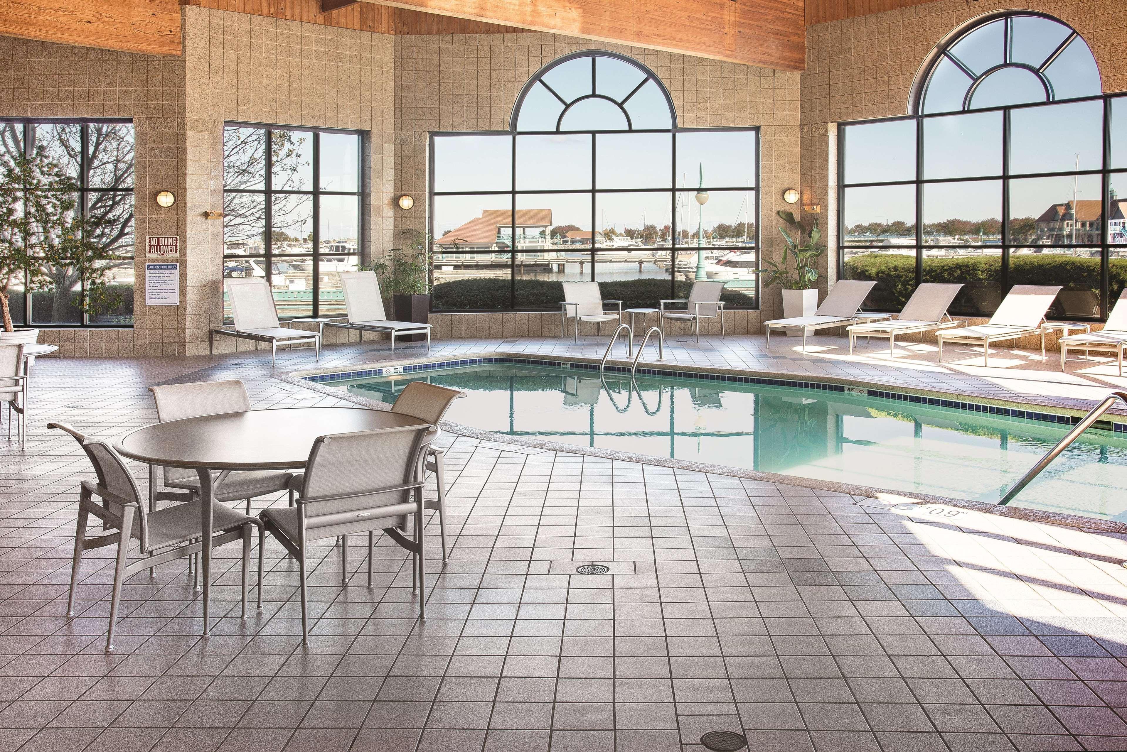 Hotel Doubletree By Hilton Racine Harbourwalk Exterior foto