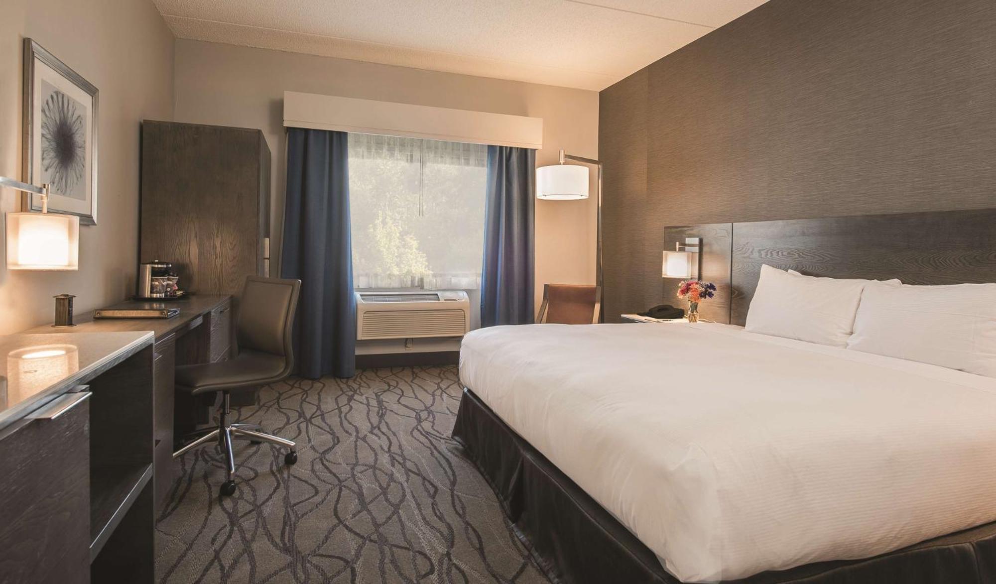 Hotel Doubletree By Hilton Racine Harbourwalk Exterior foto