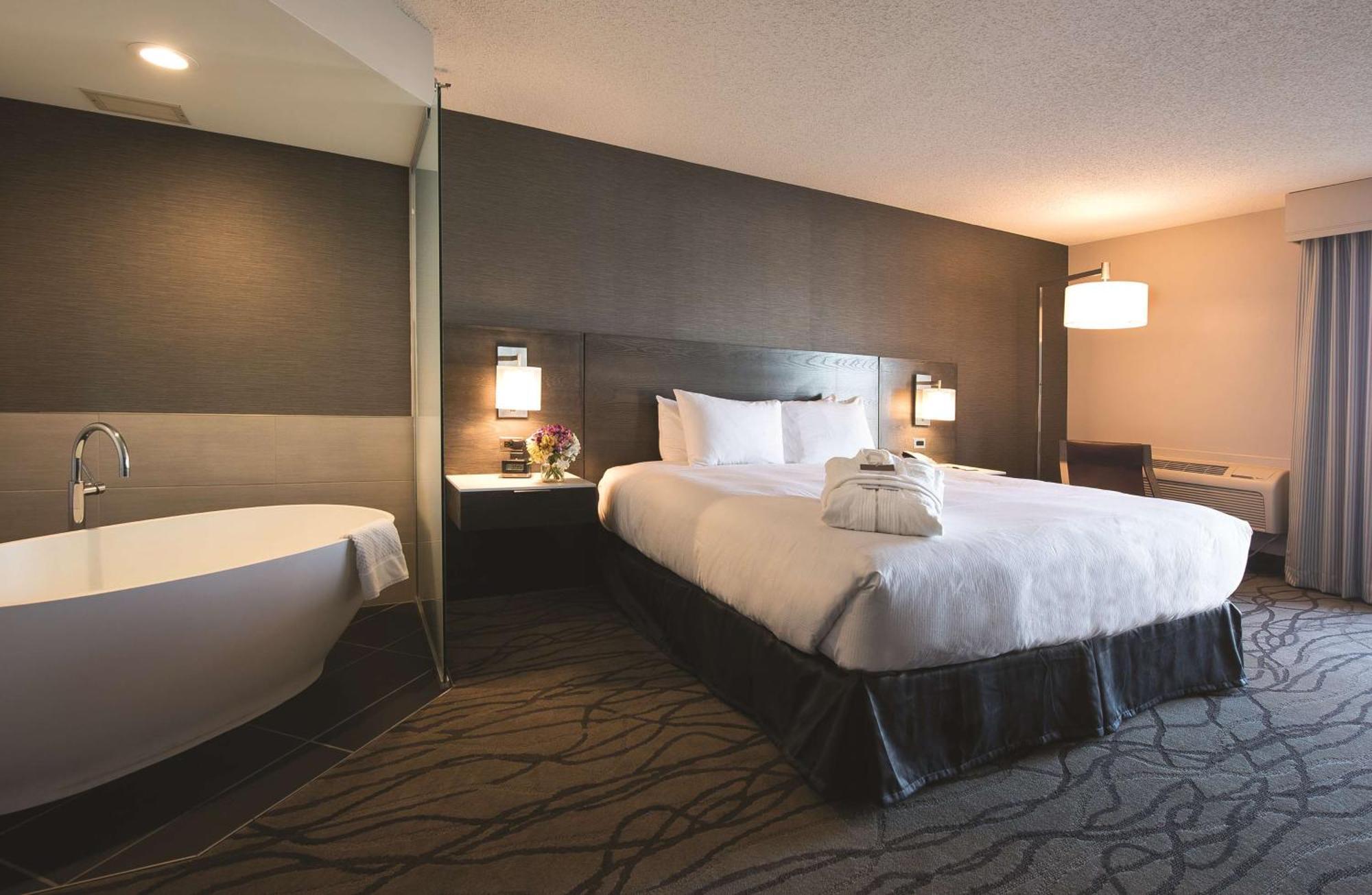 Hotel Doubletree By Hilton Racine Harbourwalk Exterior foto