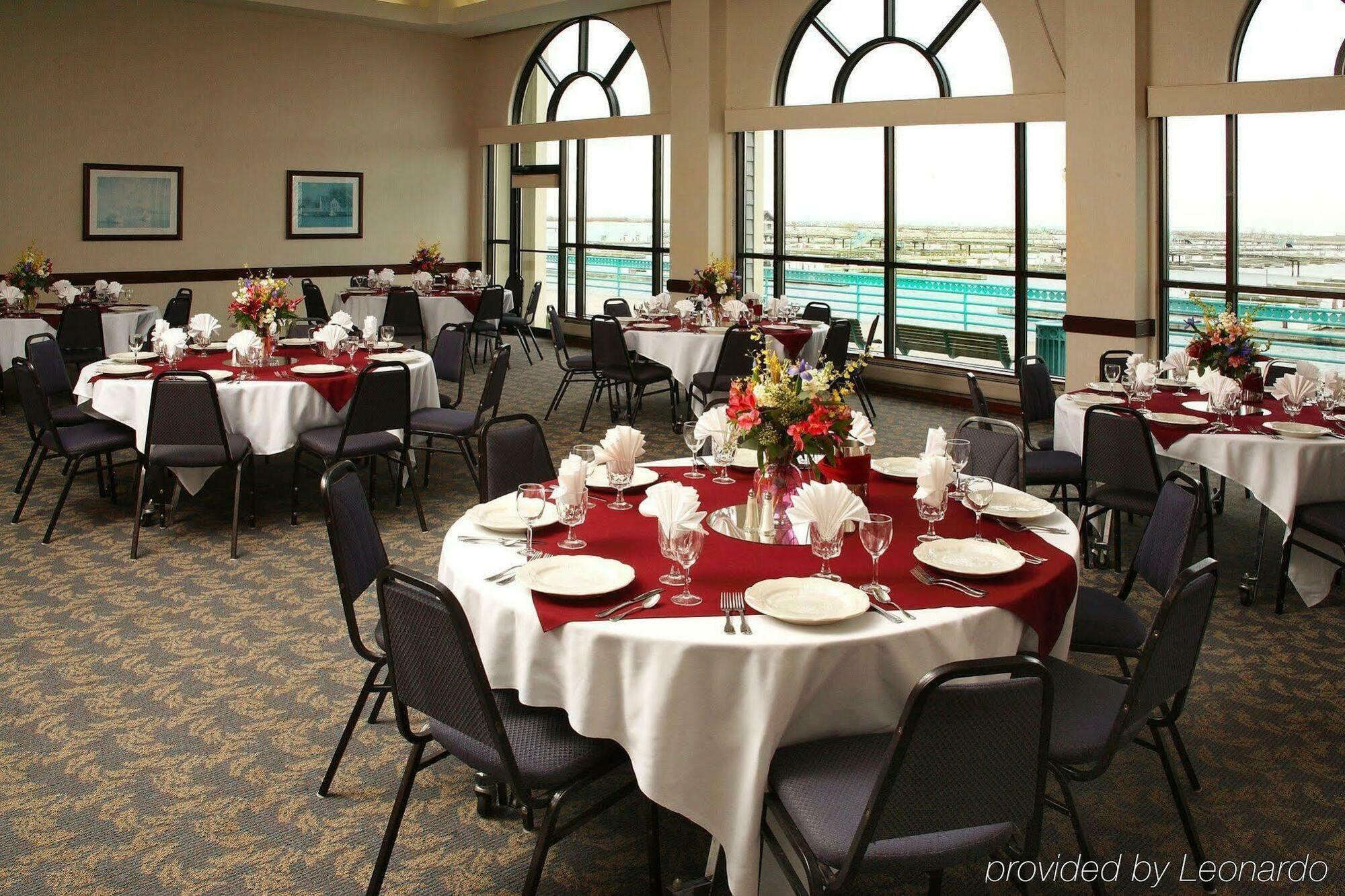 Hotel Doubletree By Hilton Racine Harbourwalk Restaurant foto